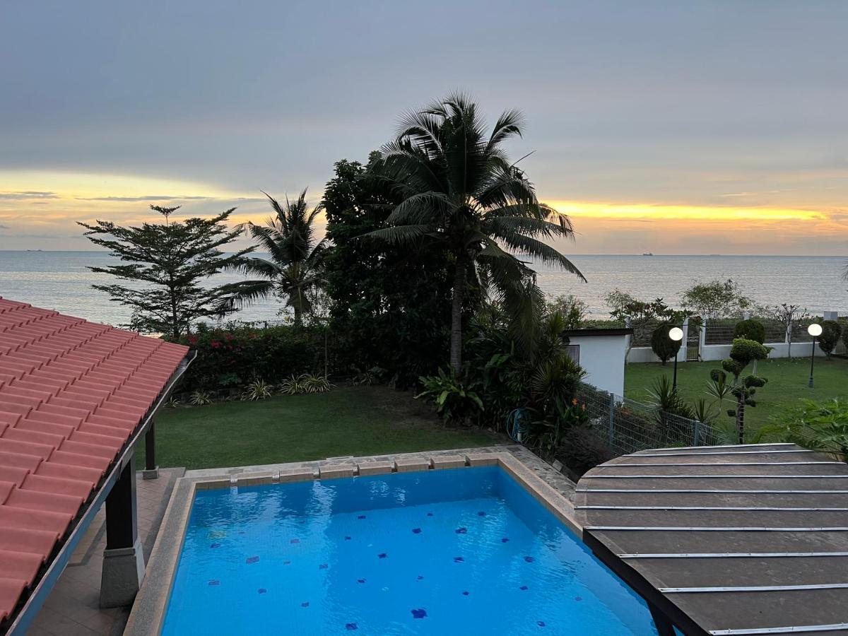 Melaka Beachfront Villa With Pool 외부 사진