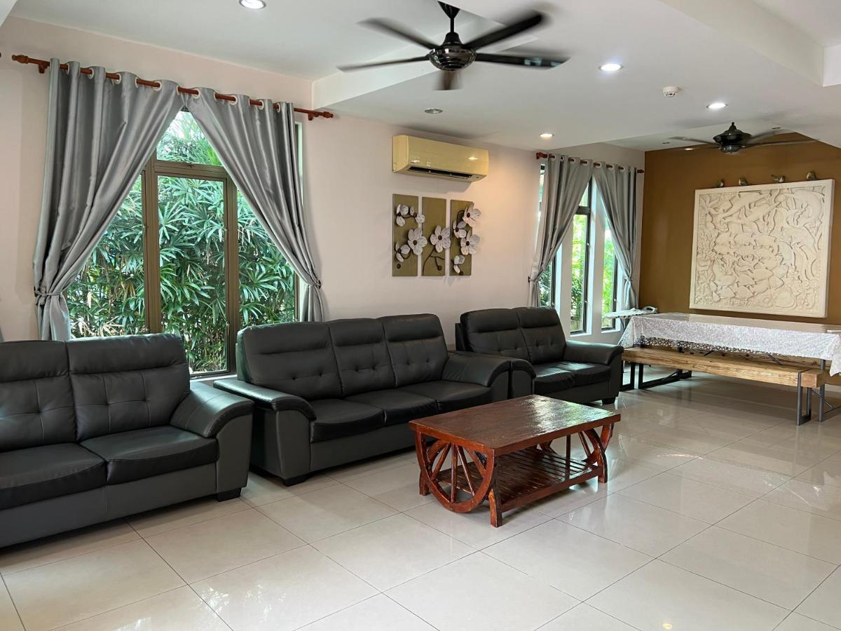 Melaka Beachfront Villa With Pool 외부 사진