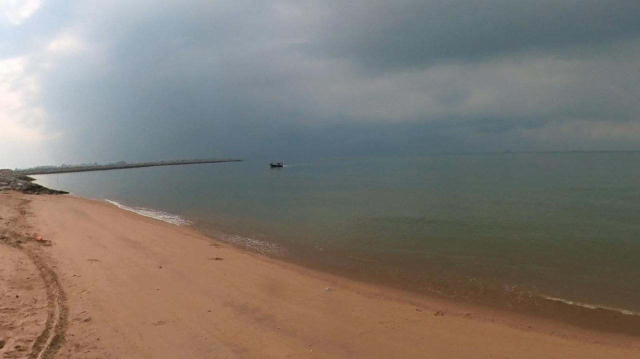 Melaka Beachfront Villa With Pool 외부 사진