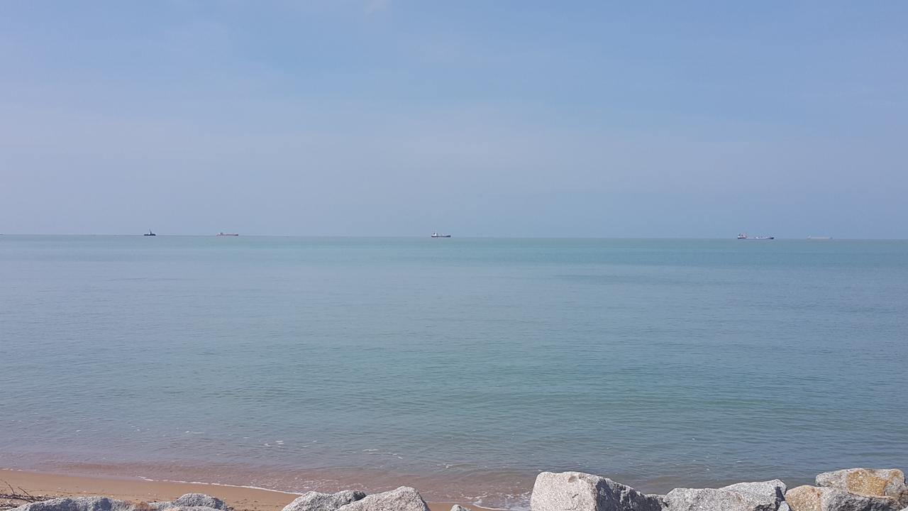 Melaka Beachfront Villa With Pool 외부 사진