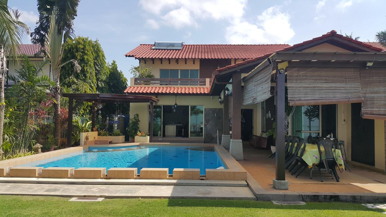 Melaka Beachfront Villa With Pool 외부 사진